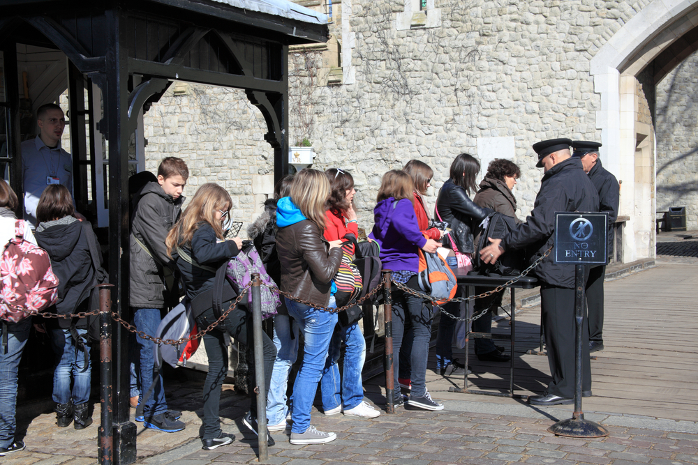 queue line tourists Pompeii entrance
